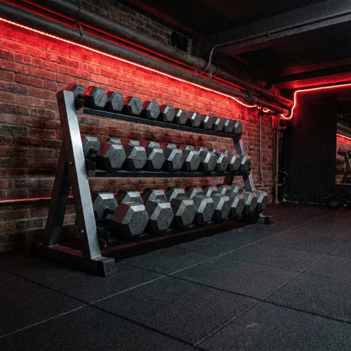 راهنمای جامع نگهداری و تمیز کردن کفپوشهای ورزشی